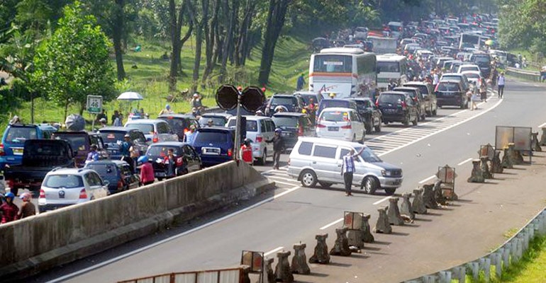 Libur Panjang, Kendaraan Mengular Menuju Puncak Bogor