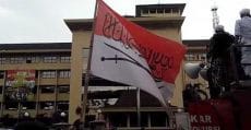 bendera merah putih dicoret